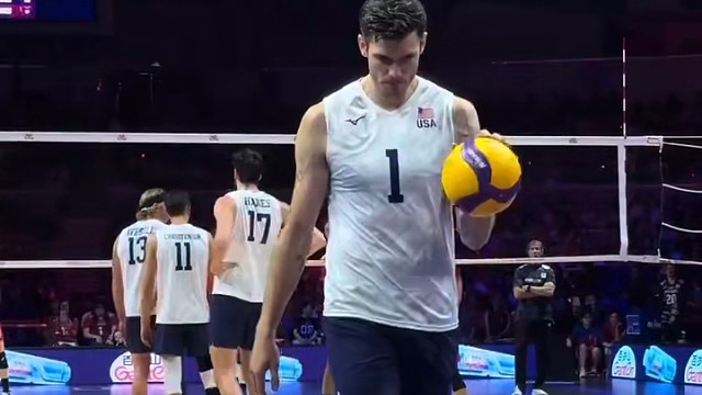 排球场上的1号，那是独属于他的闪耀时刻。