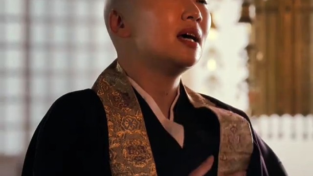 尼姑也耐不住寂寞，晚上竟去夜店找男模