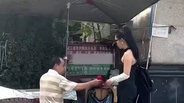 这大爷挣钱都不积极