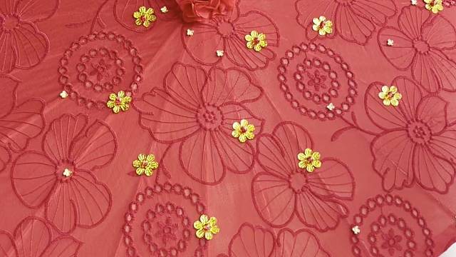 蝶栖红伞 喜赴佳期 祝新娘喜乐顺遂 万事皆甜