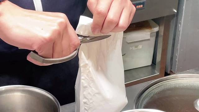 面馆想省人工？这款炸酱肉末浇头，不用备料不用炒