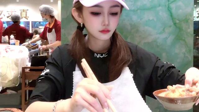 《吃遍上海滩》系列：主播梦鸽走访二火锅，这家店来过多次，是上海重庆火锅第一梯队。吃不完打包，光盘行动