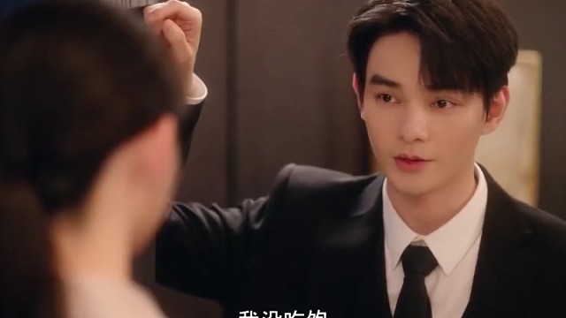看得出来男人是真饿了
