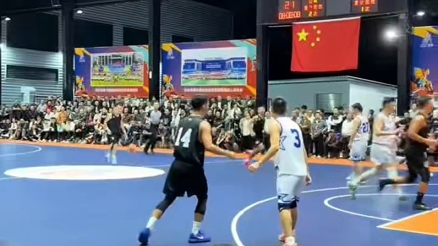  赛场激情涌动，尽享篮球火热氛围#篮球