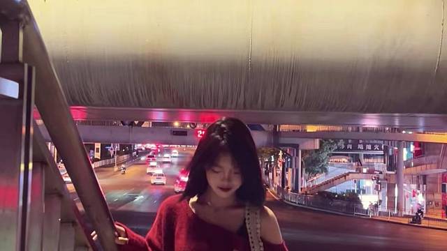 怎么去期待明天呢 能跟你聊天也算