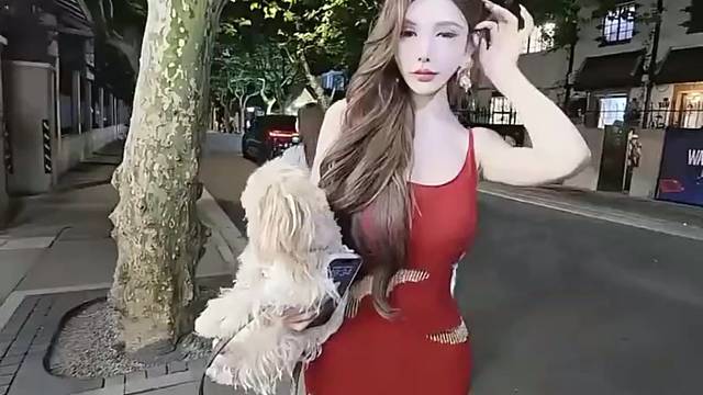 街拍18岁顶美小姐姐