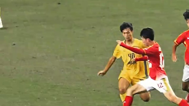 球场上的较量，谁将主宰比赛？