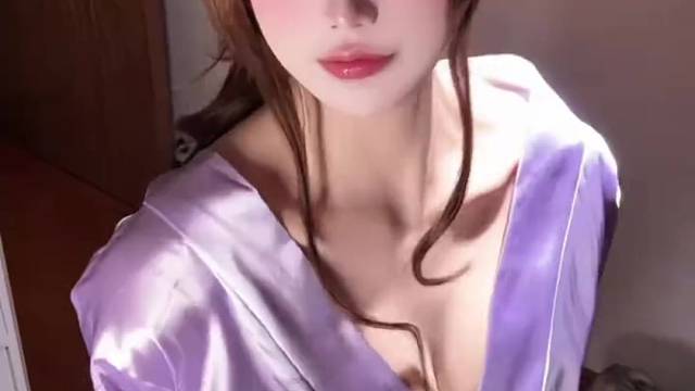 这个睡衣料子滑滑的