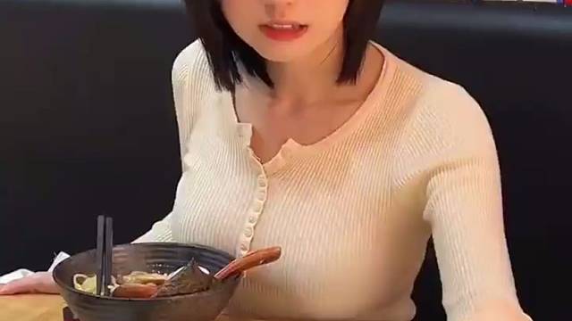 时间久远真忘了，是不是视频里总喊细狗的那个