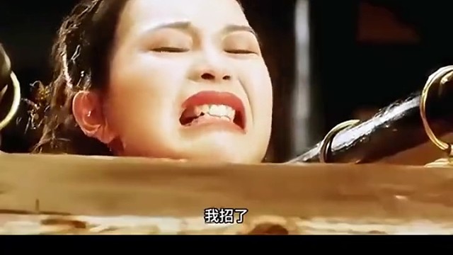 丫鬟撞破了女主人的好事，结果被卖给了一个又矮又丑的老光棍。