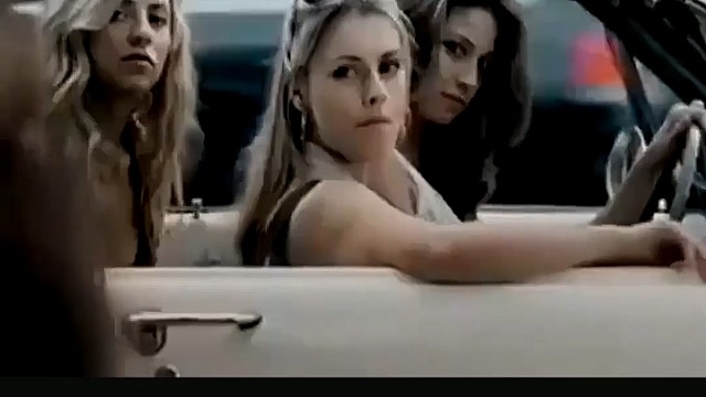 一段舌技干懵整车美女