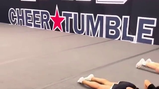 看啦啦队空翻，你觉得那个是啦啦队长！#赛服定制#啦啦操 #啦啦队 #体育生 #运动员