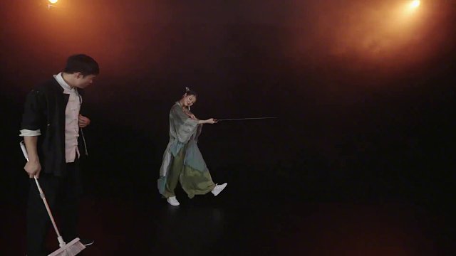 扫地僧与舞剑仙，这一波算谁胜？#习武者 #扫地僧与舞剑 #精卫 #剑术
