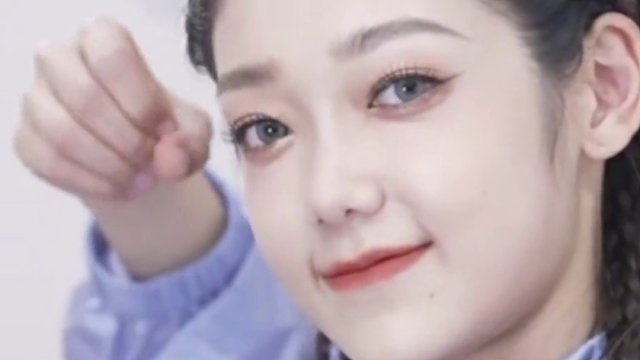 好好好，还能用脸打游戏？ #希林娜依高用脸打游戏