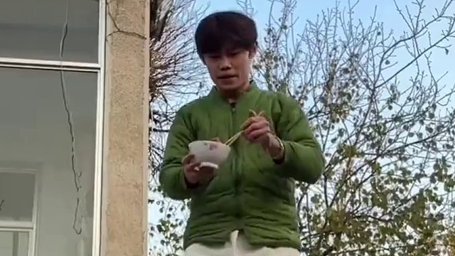 狗：兄弟们，今天简简单单抢个鸡腿嗷 #狗狗  #搞笑  #万万没想到