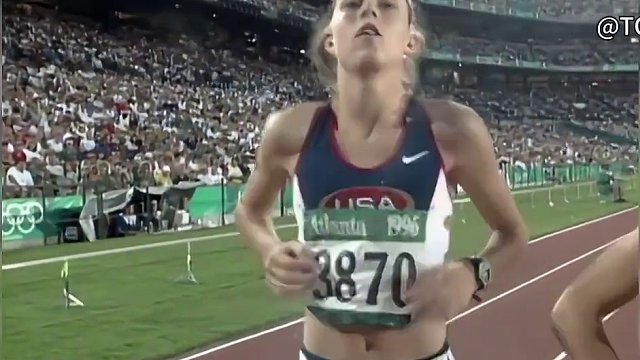 她一人挑战全世界，被对手在身后下黑手仍夺冠，太牛了