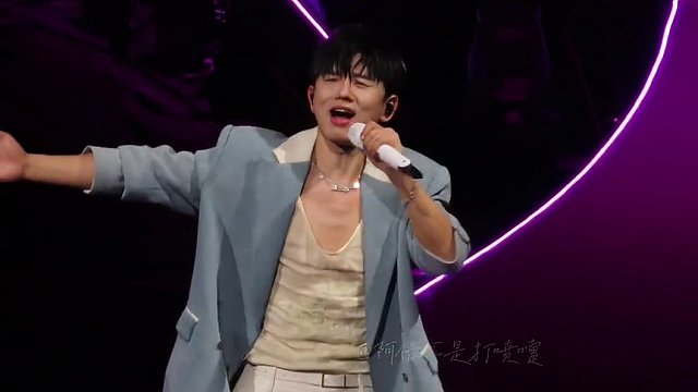 想见你想见你想见你#张杰成都演唱会 #张杰成都跨年演唱会 #张杰 #想见你 #张杰一个人硬刚所有卫视