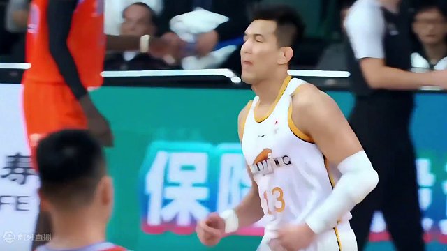 艾伦进球后第一个去击掌继伟！双子星缺一不可！你可以永远相信双子星！#郭艾伦#赵继伟