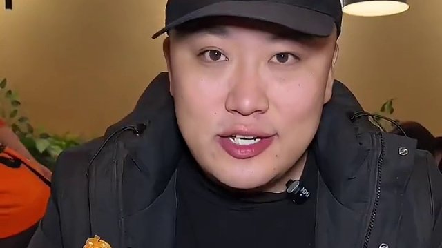 冒菜里吃虎皮猪肘，经常排队，谁能不爱#真材实料好味道 #谁懂这一口的好吃程度 #大肘子配米饭有多香 