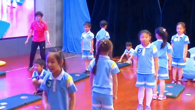体育与健康优质课展示课前滚翻看看特级老师是如何展示的，学习一下#体育课 #体育优质课#前滚翻#体育老