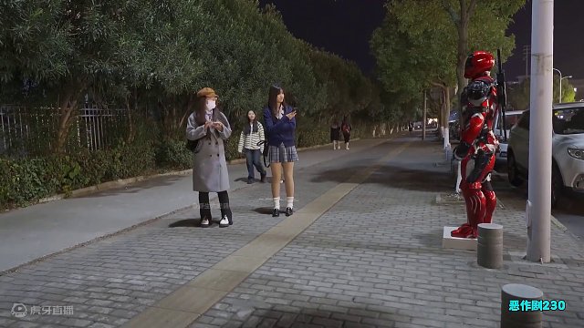 这一身花棉袄 都没人敢靠近 #搞笑  #爆笑名场面  #野生大肥扬  #人类迷惑行为 