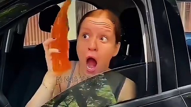 用大蛋糕测试车窗力量，结局让人意想不到！#看一遍笑一遍 #这操作都看傻了 #万万没想到 #老外真会玩