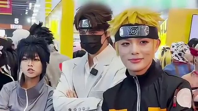 #张远拉宏漫展集邮火影coser  两个人逛起来就停不下来了，是有点中二在身上 cr：@圆小满。@国