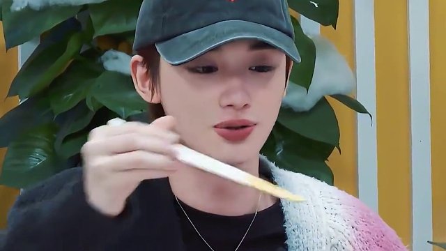 #丁程鑫说年轻时候不穿秋裤  小丁：那比起小时候确实嘛～