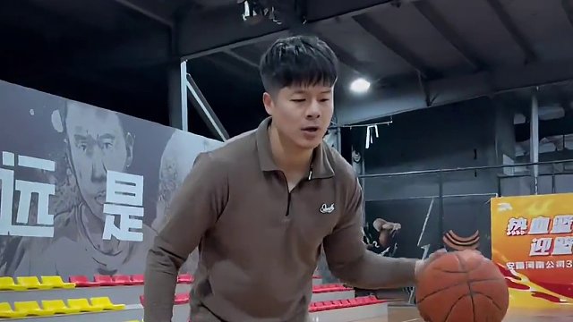 #篮球 #篮球技巧教学 转髋突破又简洁又实用，你学会了吗？