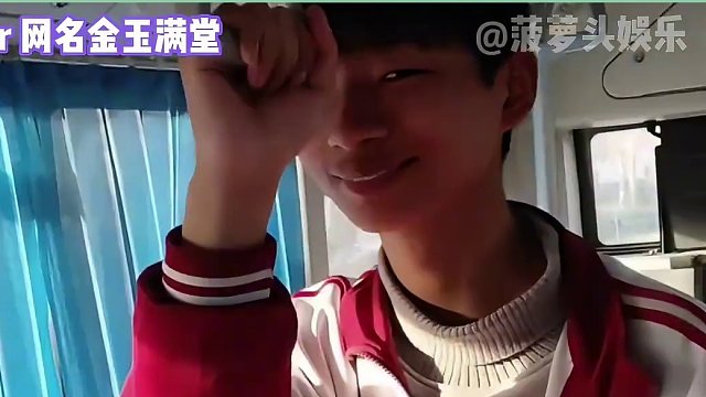 很高兴用这种方式认识你，鹿义彬！#搞笑 #万万没想到 #娱乐评论大赏 #有梗老妹儿菠萝头