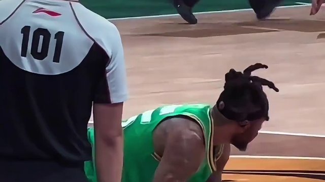 莫兰德的积极性让辽篮老板看台上点赞！#莫兰德