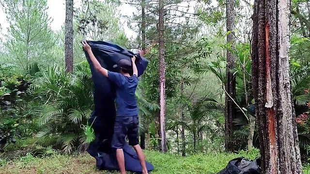 谁能拒绝在睡前看上一集超解压的沉浸式 #雨天露营  呢？