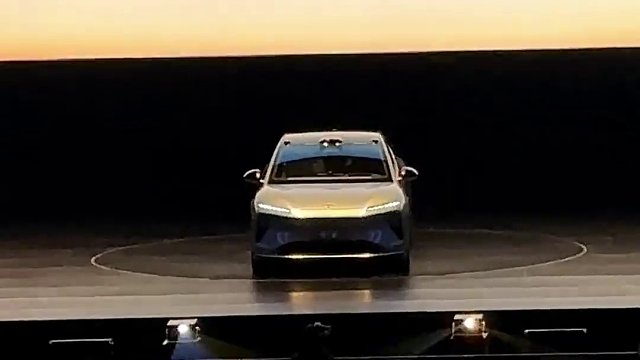 蔚来ET9亮相！预售价也公布了，各位老板来看看是你的菜吗#蔚来ET9 #2023蔚来日 #莉卡种草