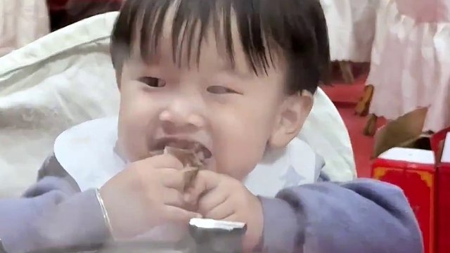 拖拖第一次去村里吃席！