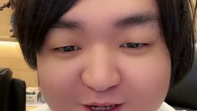 只要高烧不在47度8以上，我永远都会直播，不用多说，停播这么多天对不起各位，今晚来面对我！10点半