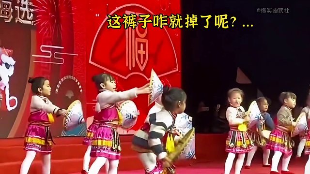 盘点萌娃舞台表演爆笑瞬间，睡着也能跟上节奏，真是萌翻无数人#萌娃 #搞笑视频 #看一遍笑一遍 #萌娃