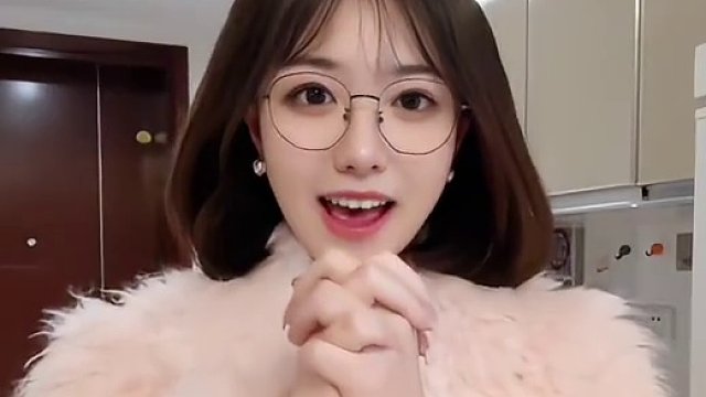 #捧在手心里让爱开花  #你是我冬日的优乐美  把你捧在手心里~好经典啊 优乐美还得是你会打广告